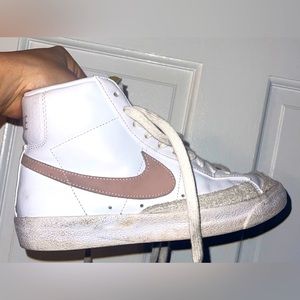 Womens Nike blazers mid ‘77 size 7.5 lightly used